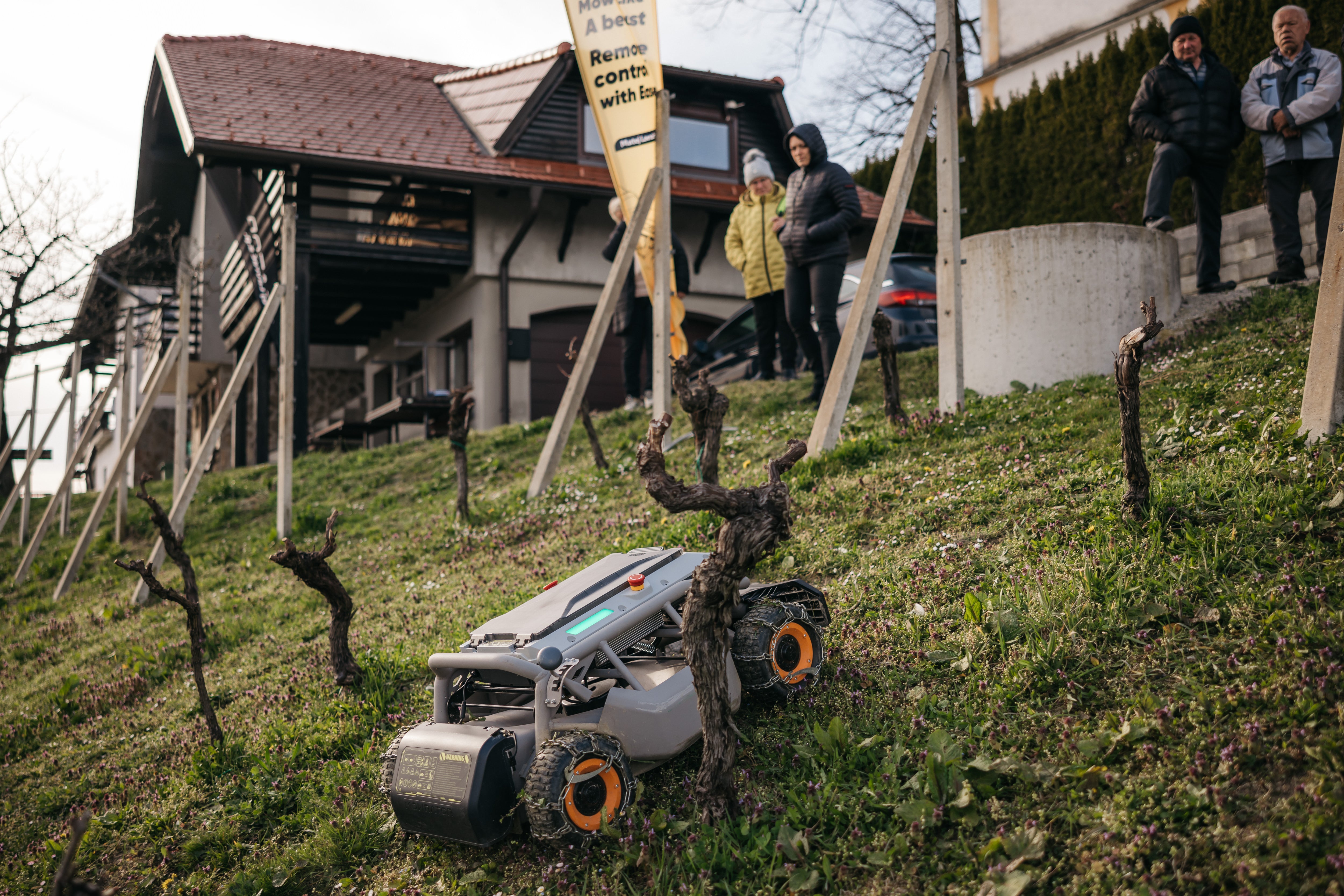 Mowrator S1 - 4WD 12Ah (mit Ketten)