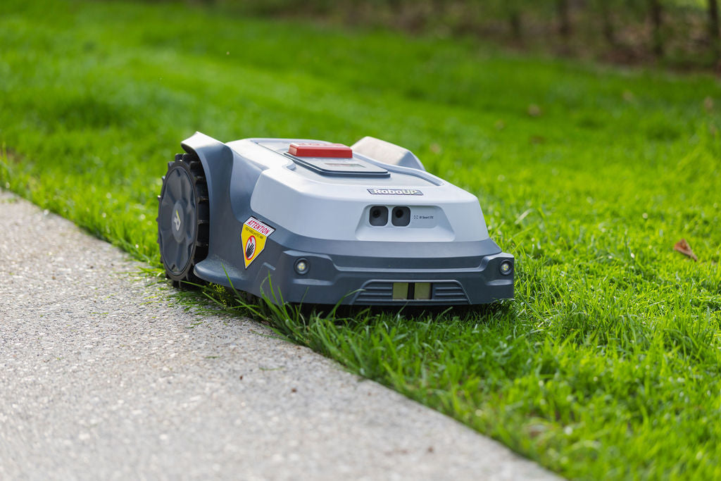 RoboUP T1200 Pro + Mähroboter-Garage