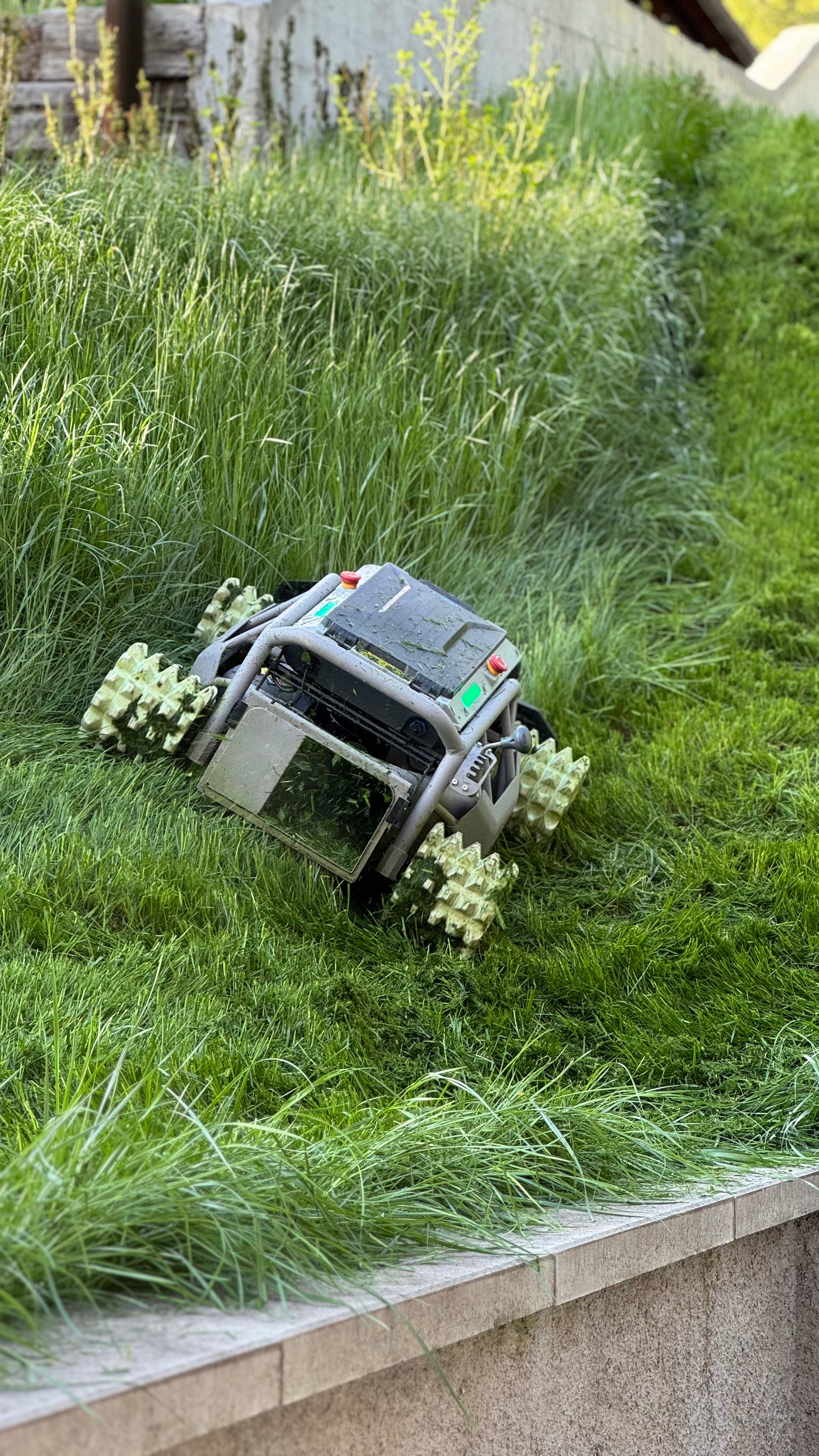 Mowrator S1 – 4WD 18Ah (mit Offroad-Rädern)